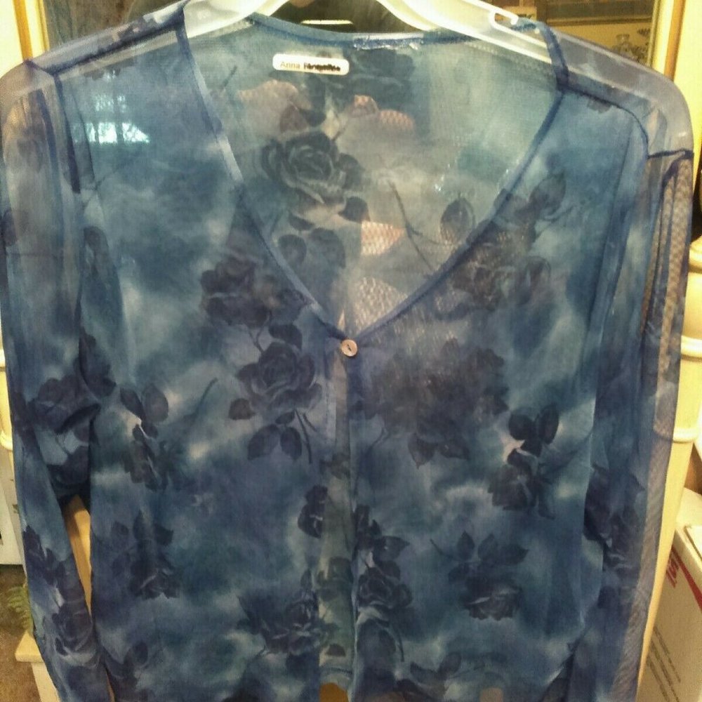 Beautiful See Through Floral Blouse SZ M-L